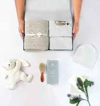 Load image into Gallery viewer, Luxury Newborn Unisex Gift Set
